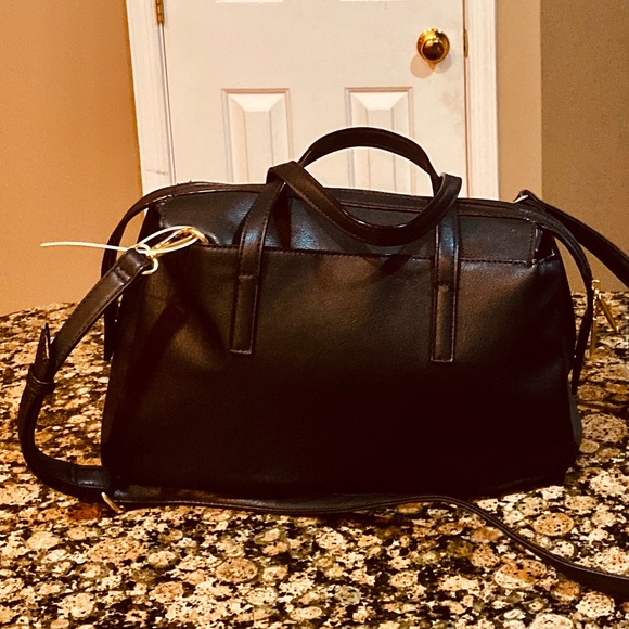 Kenneth Cole Reaction Gorgeous & Classy  hand bag. - Picture 3 of 16